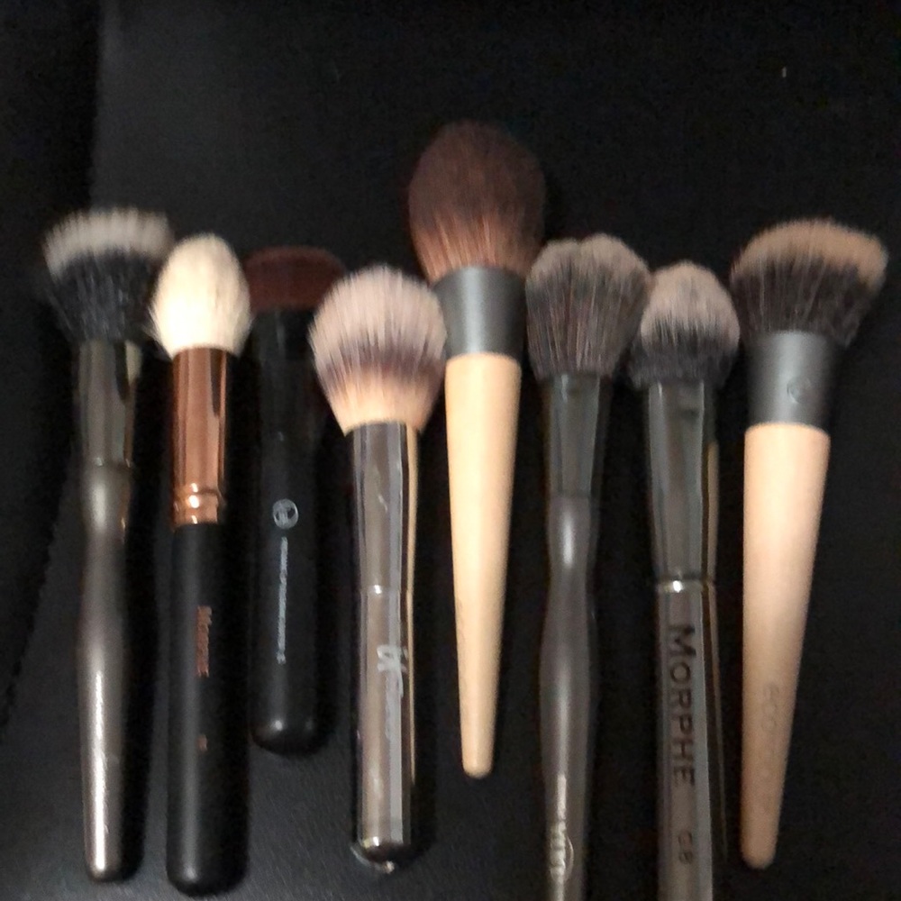 Lot of face brushes